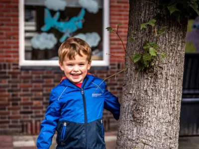 Ruime omheinde tuin