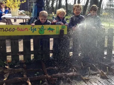 spelende kinderen