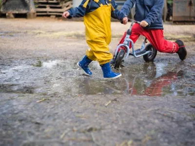 Kinderen spelen buiten