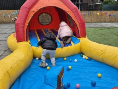 spelende-kinderen-bij-toyas-toetties-zeeland