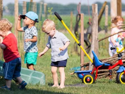 In de tuin bij kinderdagverblijf De Peuterhoeve