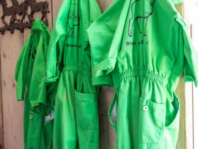 Veilige buiten spelen in een ketelpak bij kinderdagverbijf de Peuterhoeve