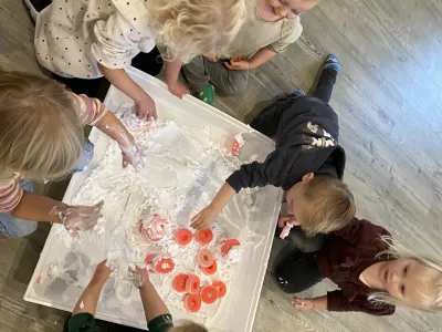 Binnen spelen