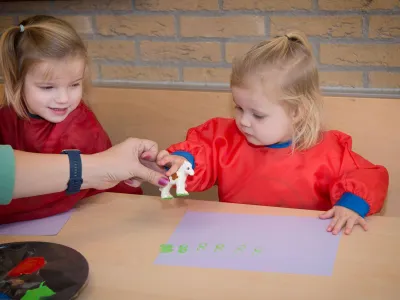 Peuters spelen op kinderdagverblijf Villa Kinderkresj