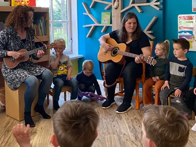 Muziekles op de Pepermolen peutergroep