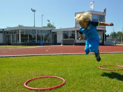 Kinderen genieten van recreatieve activiteiten bij Sportfever BSO