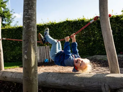 zien-kinderopvang-groningen-jabadoo-hangen