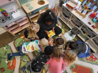 toyastoetties-voorleesmoment-kinderdagverblijf