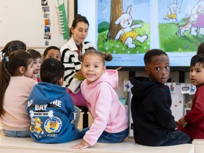 Leerkracht en leerlingen SCOH