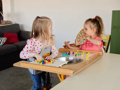 Bij het boshuisje