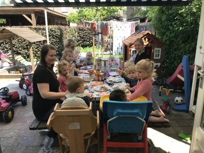 Berne Opfang Thús by Tomke