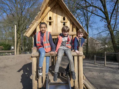 Met zijn allen in de boomhut