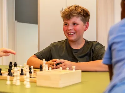045