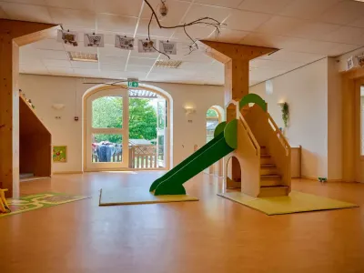Speeltuin binnen het gebouw